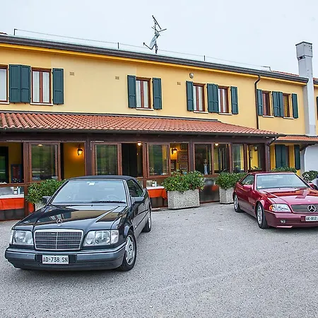 Han/Misafirhane E Ristorante Da Renata Scardovari